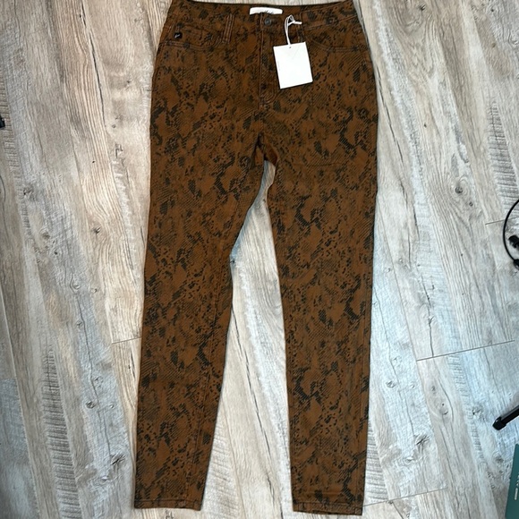 ANASTASIA HIGH RISE SUPER SKINNY JEANS kancan Fall Jeans - Picture 6 of 16